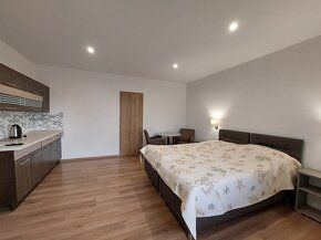 Exkluzívne ponúkame na predaj zabehnutý Apartmánový dom v me