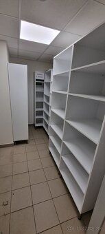 Ponúkame na prenájom obchodné priestory -117 m2 v centre mes