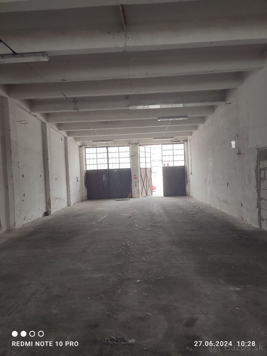 Prenajmeme dielňu/sklad cca 130m2 (2 vstupné brány) na Trnav