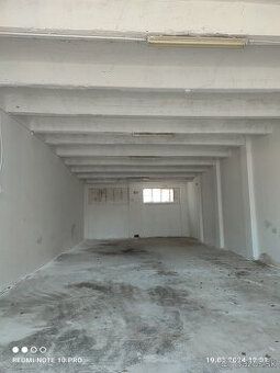 Prenajmeme dielňu/sklad cca 130m2 (2 vstupné brány) na Trnav