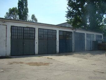 Prenajmeme dielňu/sklad cca 130m2 (2 vstupné brány) na Trnav