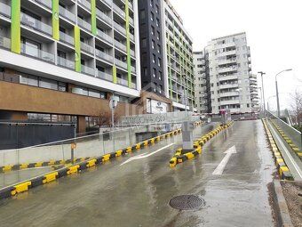 Ponúkame na prenájom vonkajšie parkovacie státie pri rampe, 