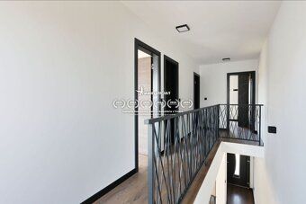 PRIVLAKA - rezidenčný komplex 8 bytových jednotiek (2 x 4 by