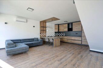 PRIVLAKA - rezidenčný komplex 8 bytových jednotiek (2 x 4 by
