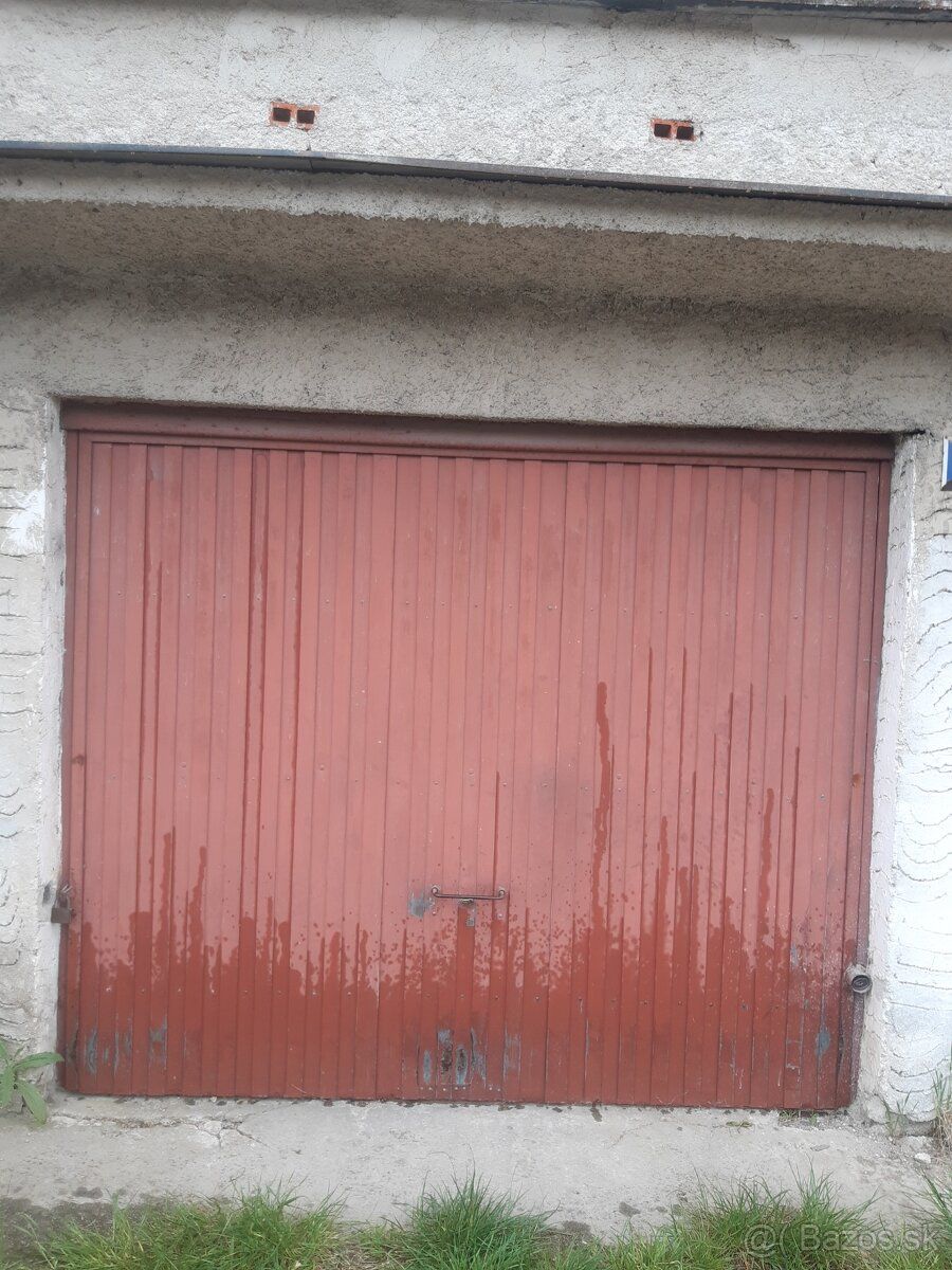 Predám garáž v Bánovciach nad Bebravou, Sever. Výklopná brán