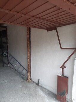 Predám garáž v Bánovciach nad Bebravou, Sever. Výklopná brán