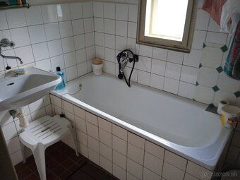 Ponúkame na predaj krásnu pôvodnú, udržiavanú drevenicu v po