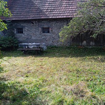 Ponúkame na predaj krásnu pôvodnú, udržiavanú drevenicu v po