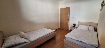 Ponúkame na predaj zariadený apartmán v obľúbenom prostredí 