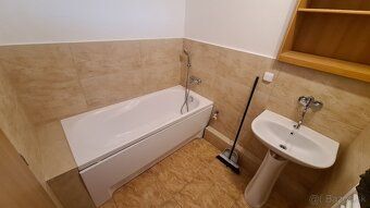 Ponúkam do dlhodobého prenájmu slnečný, suchý 2-izbový byt n