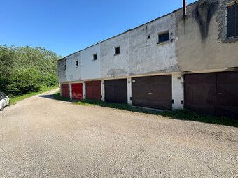 Ponúkam na predaj murovanú radovú garáž o výmere 21 m² (zast