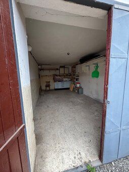 Ponúkam na predaj murovanú radovú garáž o výmere 21 m² (zast