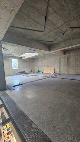 Ponúkame Vám do prenájmu obchodný priestor o rozlohe 350 m2,