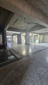Ponúkame Vám do prenájmu obchodný priestor o rozlohe 350 m2,