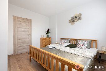 Predstavte si miesto, kde ráno vyjdete s kávou do záhrady, c