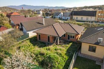 Na predaj novostavba hrubá stavba rodinného domu v kľudne ča