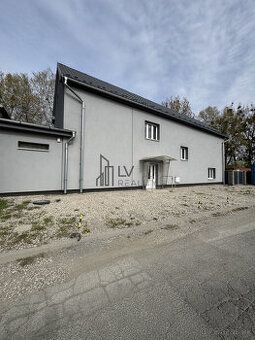 Ponúkame na prenájom v novopostavenom obchodnom centre na Le