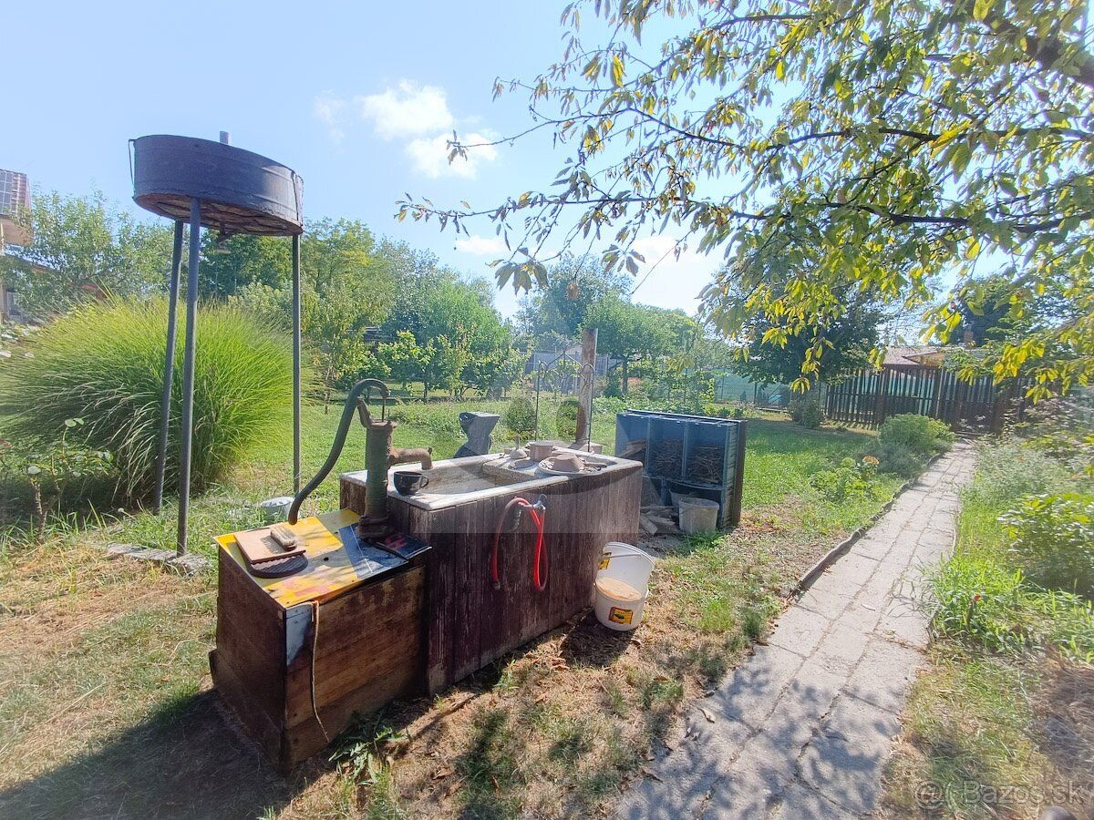 Táto nádherná záhrada s rozlohou 643 m² ponúka všetko, čo po