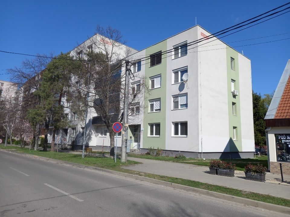 Ponúkam na dlhodobý prenájom troj izbový byt o rozlohe 82m2 