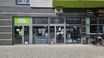 Ponúkame obchodný priestor na prenájom na námestí v Dubnici 
