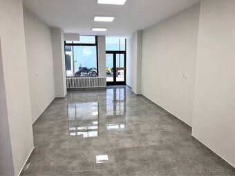Ponúkame obchodný priestor na prenájom na námestí v Dubnici 