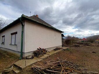 EXKLUZÍVNE. Ponúkame na predaj starší rodinný dom v pôvodnom