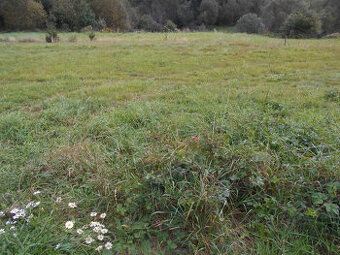 Ponúkame na predaj rovinatý stavebný pozemok o výmere 400 m²
