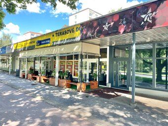 1. Reality Rent ponúka na prenájom priestory na prízemí v zr