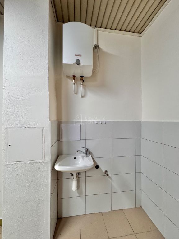 1. Reality Rent ponúka na prenájom priestory 32 m2 na ulici 