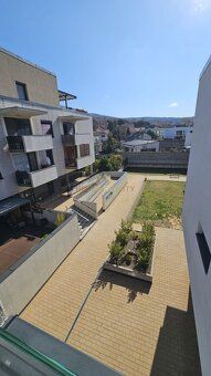 MODERNÝ 2 IZBOVÝ BYT S BALKÓNOM, GARÁŽOU A SKVELOU LOKALITOU