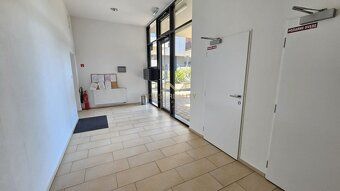 MODERNÝ 2 IZBOVÝ BYT S BALKÓNOM, GARÁŽOU A SKVELOU LOKALITOU