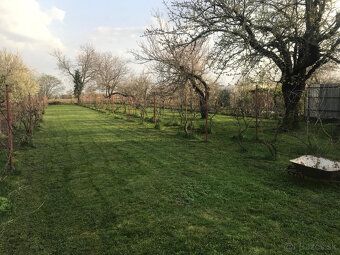 Popis nehnuteľnosti
Ponúkam na predaj pekný stavebný pozemok
