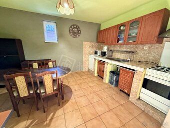 Rodinný dom - 3 byty a pozemok o výmere 1051 m2
Popis: Ponúk