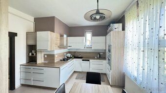 🏡 Luxusný staromestský byt s krbom, balkónmi a súkromným par