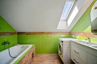 Ponúkame na predaj kvalitný, 10-ročný dvojpodlažný rodinný d
