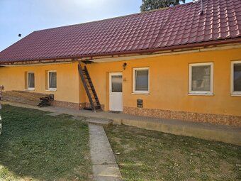 Moravské Lieskové – veľký pozemok, výborná dostupnosť a dom 