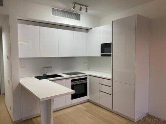2-izbový byt – Bratislava, Staré Mesto (Sky Park, Továrenská