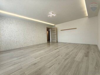 RE/MAX Joy ponúka na predaj veľkometrážny 3-izbový byt v Čie