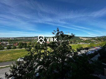 Ponúkame na predaj veľký 2-izbový byt s výmerou 61 m², situo