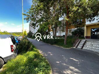 Ponúkame na predaj veľký 2-izbový byt s výmerou 61 m², situo