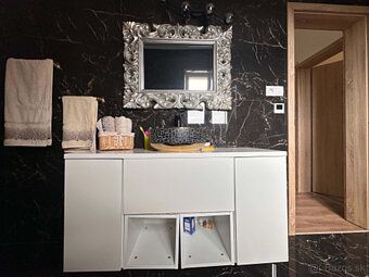 Typ: Rodinný dom Obec: Veľký Meder
🏡 Luxusný 7-izbový dom vo