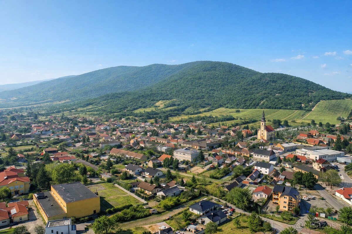 Ponúkame Vám na predaj stavebný pozemok s výmerou 881 m², kt