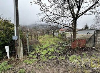 Ponúkame Vám na predaj stavebný pozemok s výmerou 881 m², kt