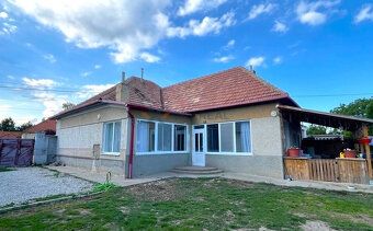 Typ: Rodinný dom Obec: Abrahám
JKV Real ponúka na predaj pri