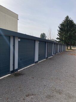 Ponúkam na prenájom garáž spolu s parkovacím státím na ulici