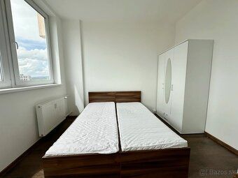 Na predaj 2 izbový byt na Továrenskej ulici v Senici. Byt o 