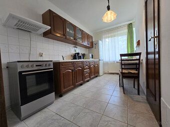 Ponúkame na predaj samostatne stojaci trojpodlažný rodinný d