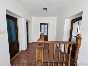 Ponúkame na predaj samostatne stojaci trojpodlažný rodinný d