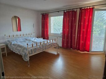 Ponúkame na predaj samostatne stojaci trojpodlažný rodinný d