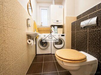 🏡 V obľúbenej a pokojnej časti Rajky na vás čaká krásny 3-iz